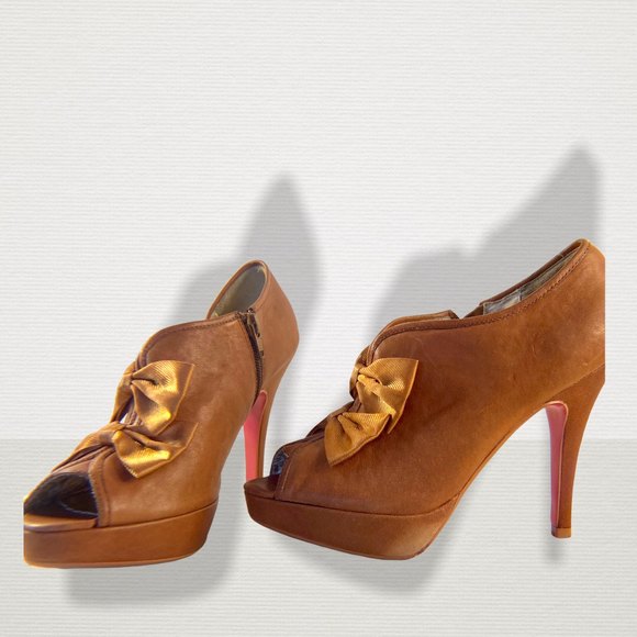 Poetic Licence London Heels size 6.5 US, 4.5" heel Brown/Tan with two bows - Picture 3 of 12